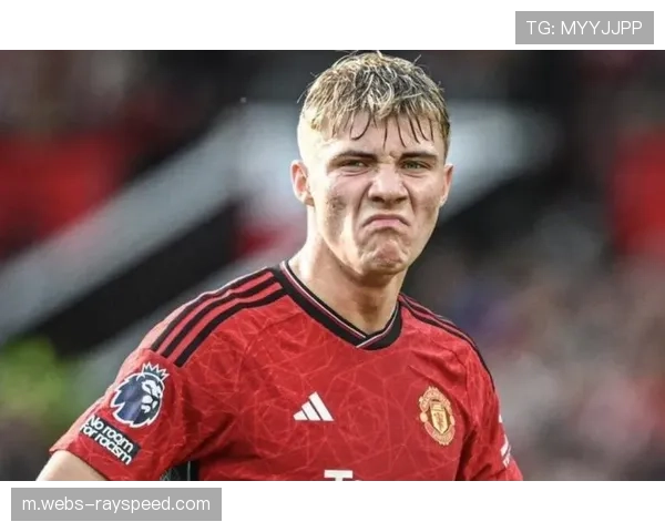 霍伊伦头球破门瞬间，那不勒斯主场球迷起立欢呼